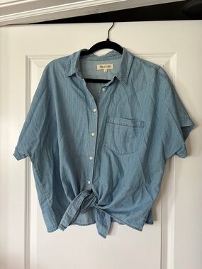 Madewell Light Blue Chambray Button-Up Shirt